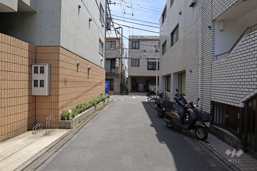 敷地北側の前面道路