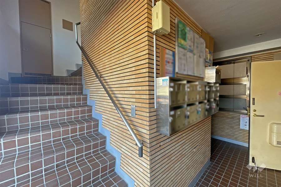 共用ポスト・階段