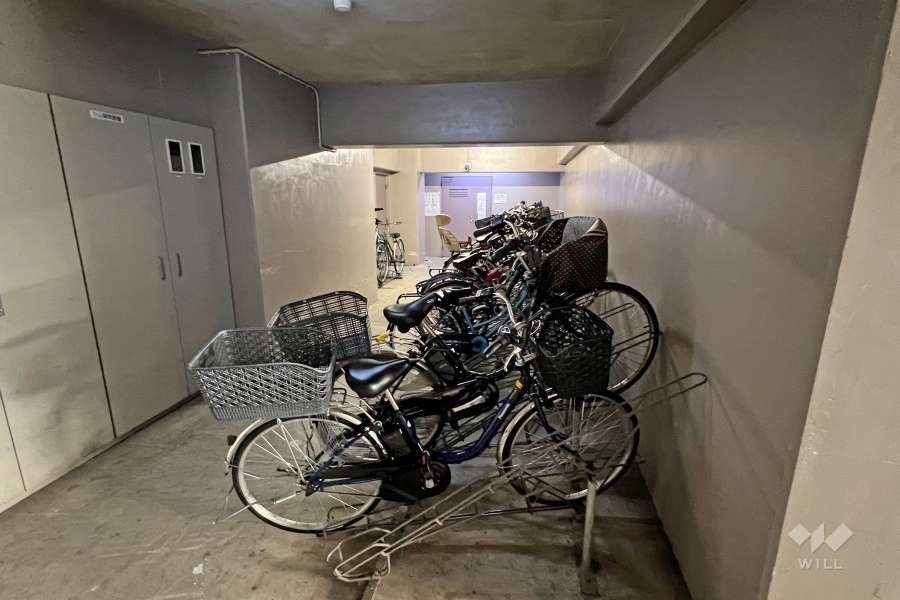 屋内に設けられた駐輪場