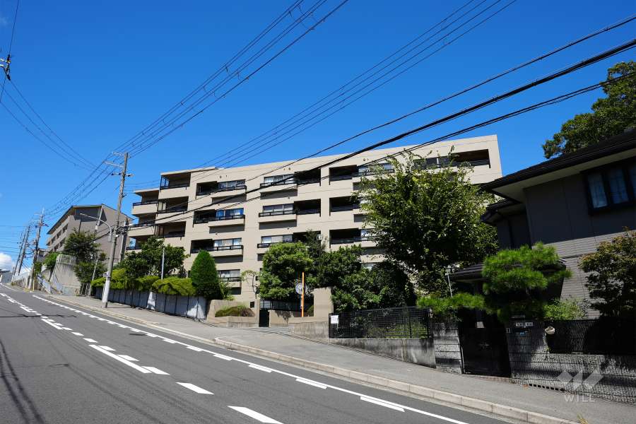 愛宕山ビューハイツの外観（南西側から）