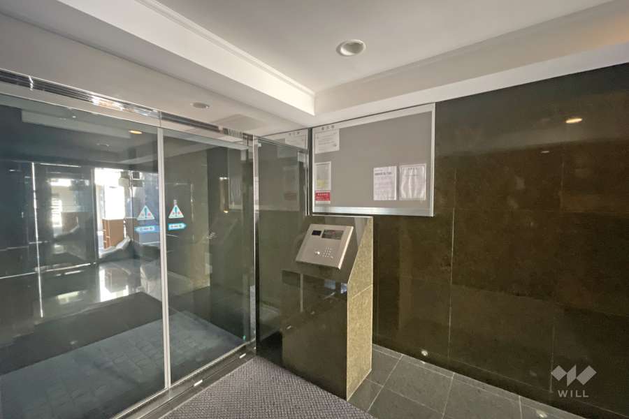 エントランスはオートロック付きです。