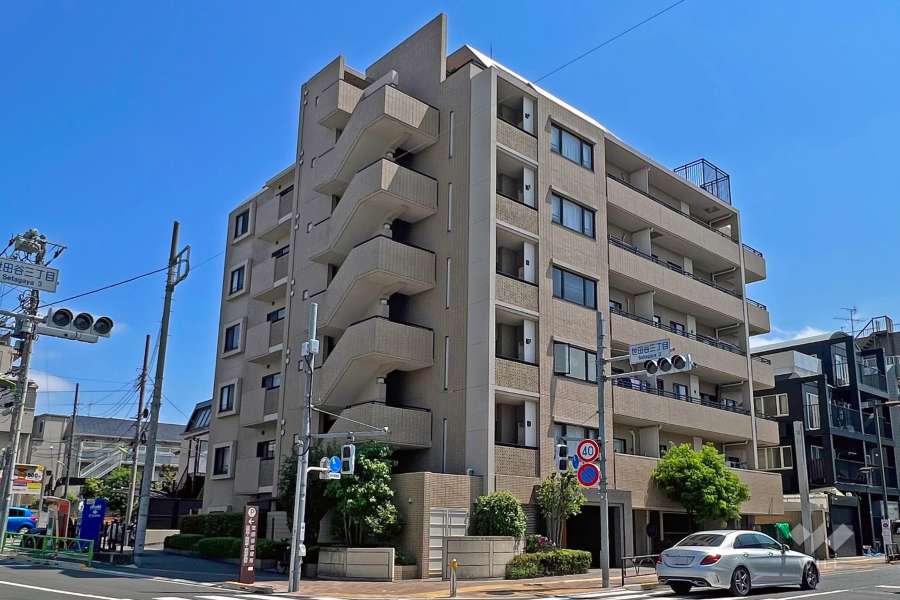 コスモ世田谷の外観（北西側から）