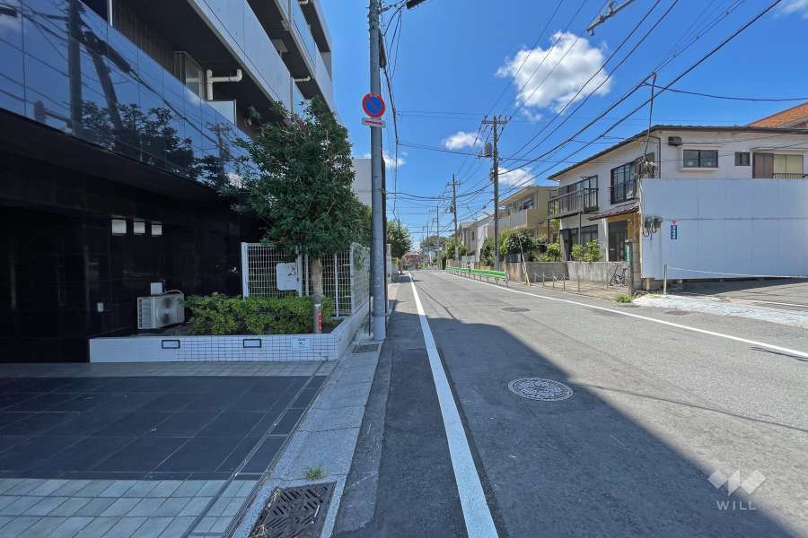 敷地北側の前面道路（東側から）