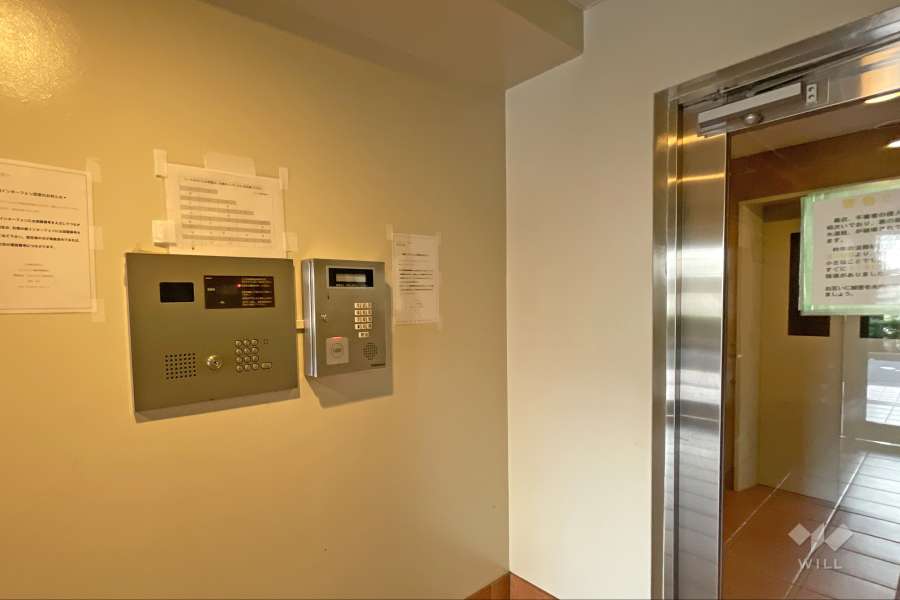 エントランスはオートロック付きです。