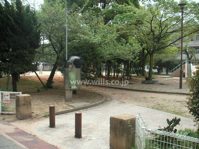 南側にある公園
