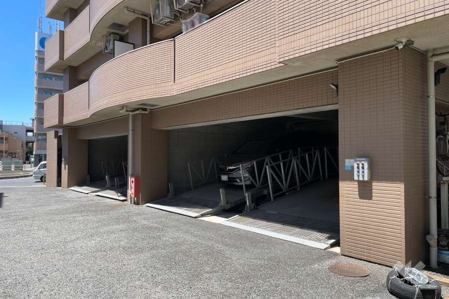 敷地内駐車場（屋内機械式）