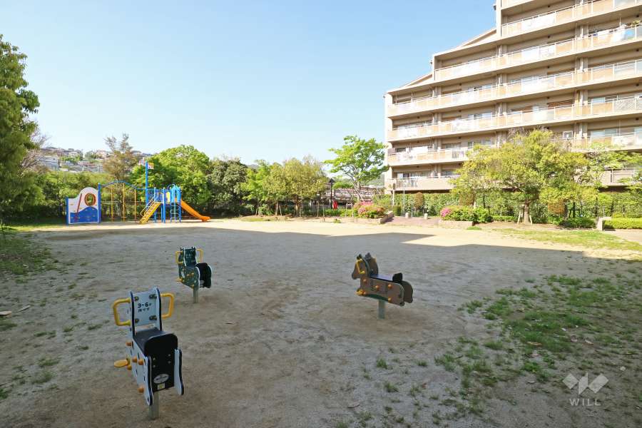 『山本西第２公園』には遊具が設置されています。