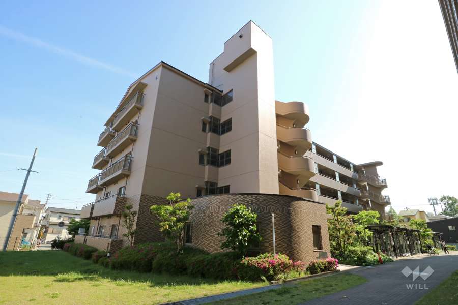 ラヴェール宝塚1号棟の外観（北東側から）