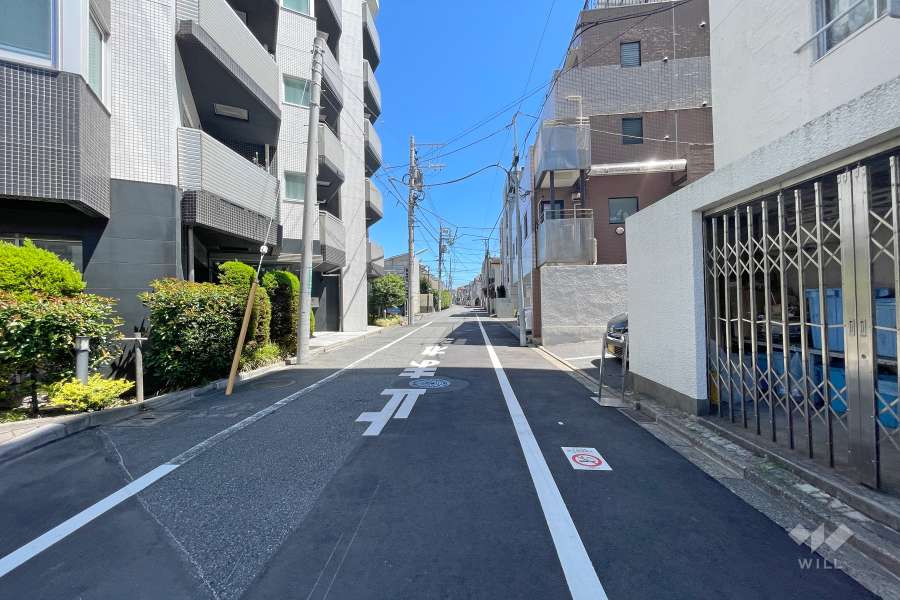 敷地北東側の前面道路