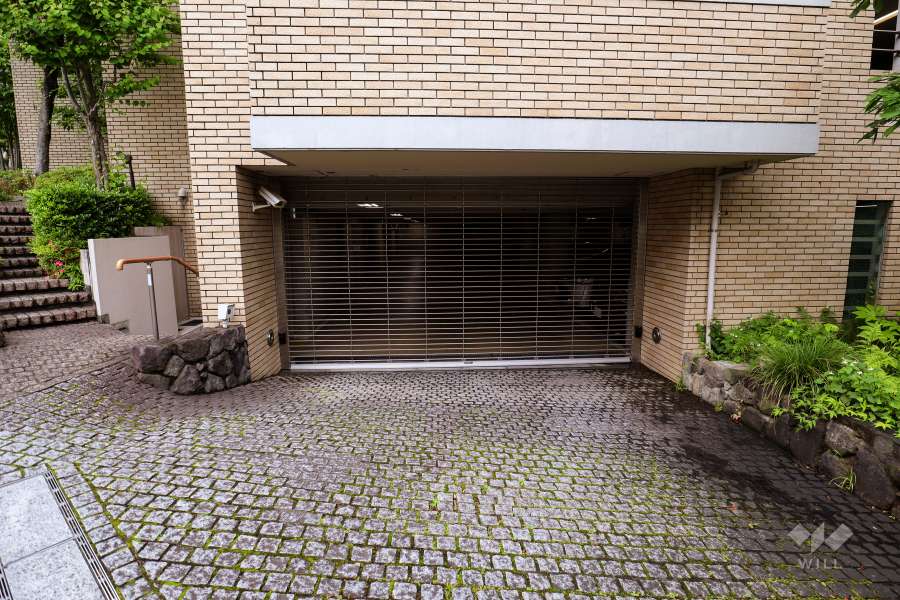 駐車場の出入り口（リングシャッター付き）