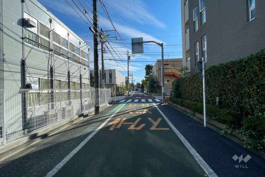 敷地東側の前面道路