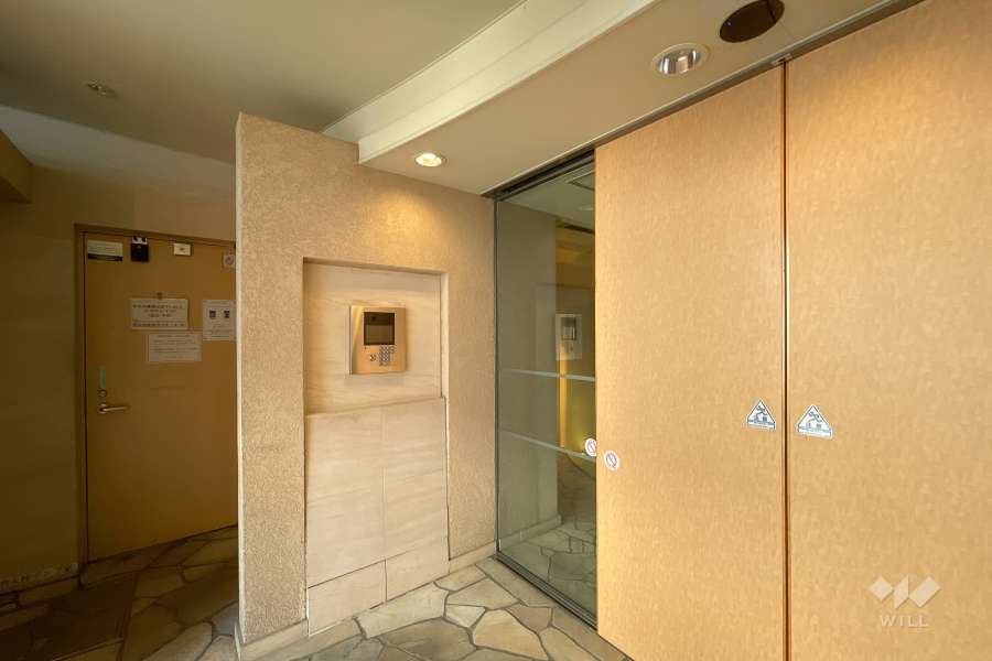 エントランスはオートロック付きです。