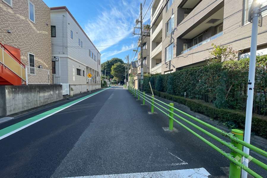 敷地南側の前面道路