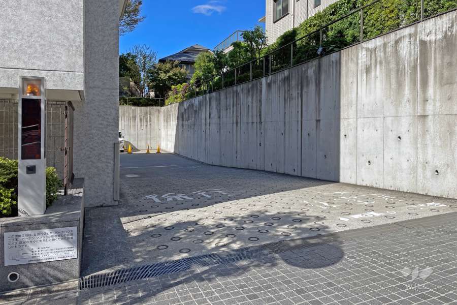駐車場の出入り口