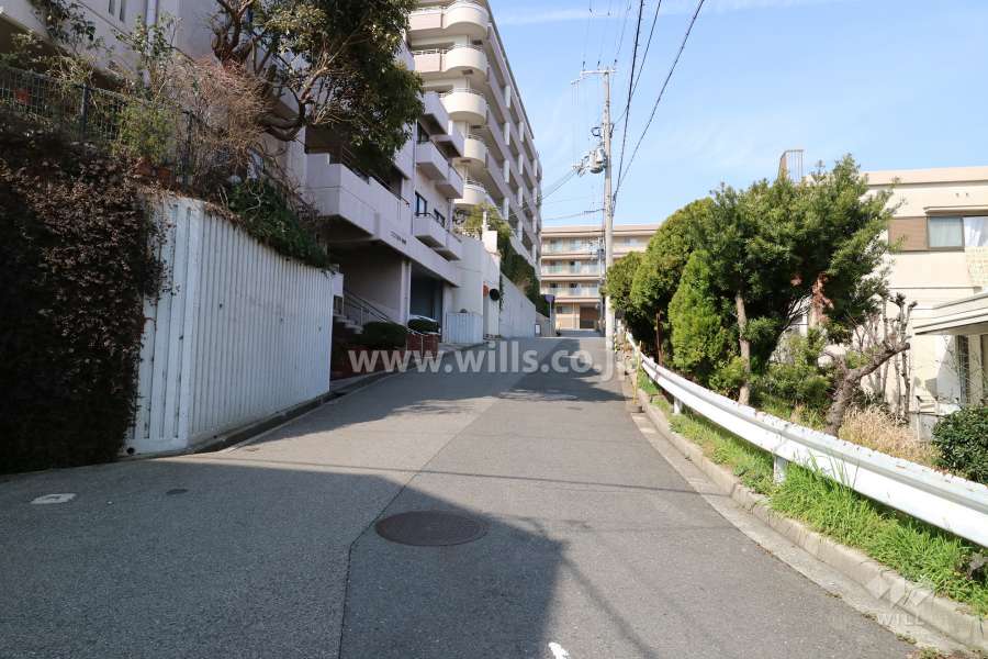 敷地東側の前面道路
