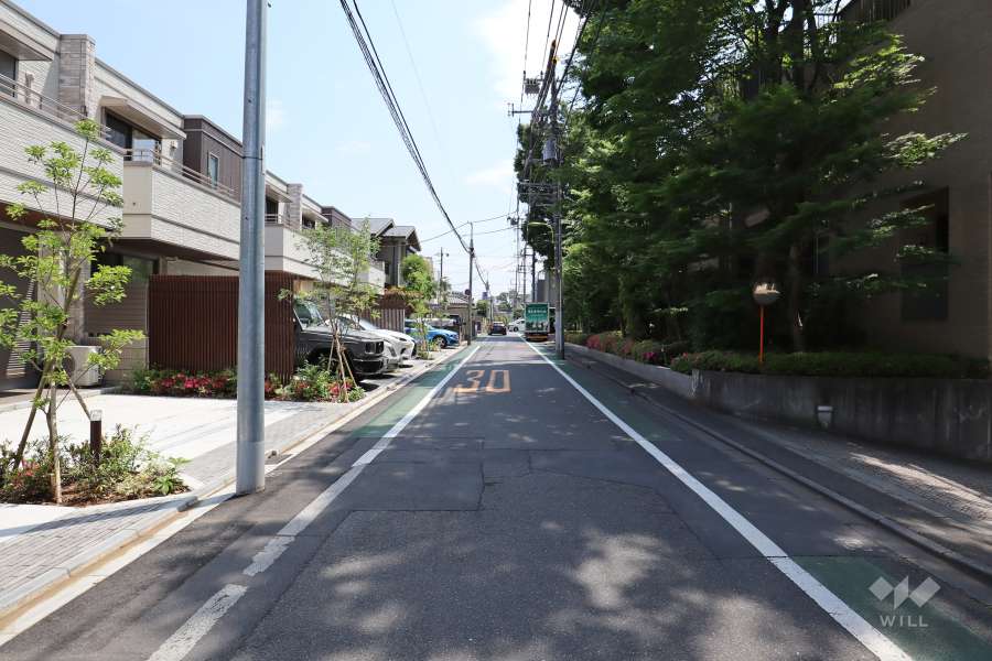 敷地北側の前面道路