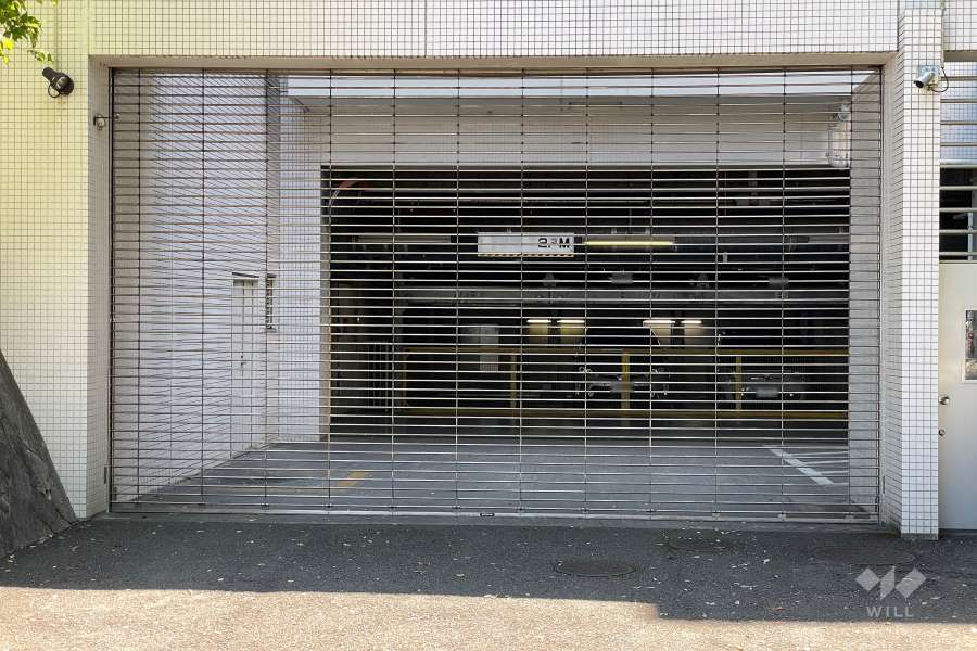 駐車場の出入り口（リングシャッター付き）