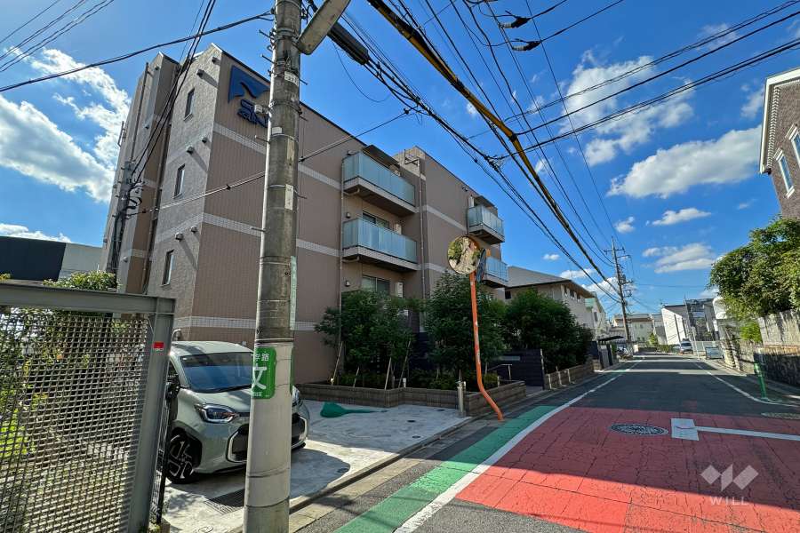 スカイコートグランデ成城の外観（北東側から）