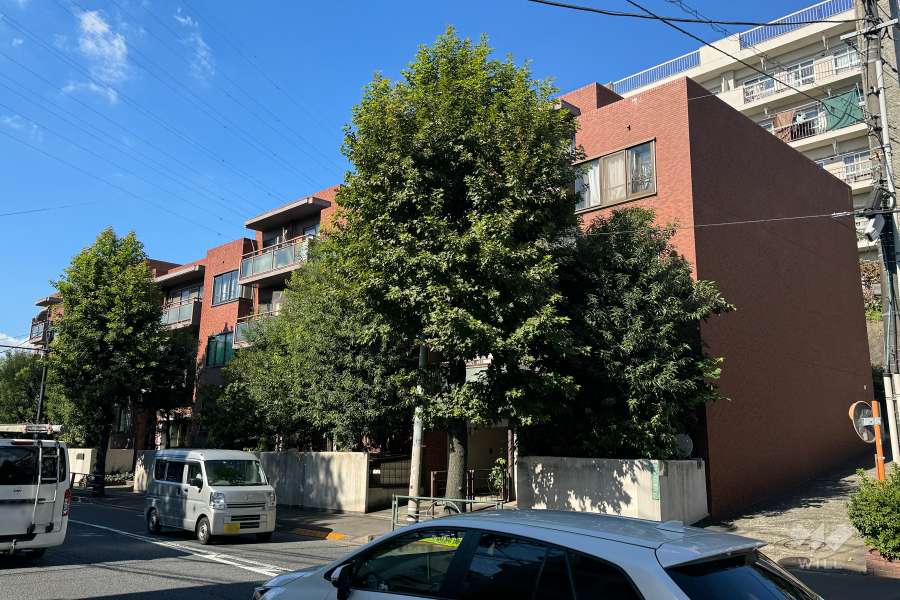 成城学園サマリヤマンションの外観（南東側から）