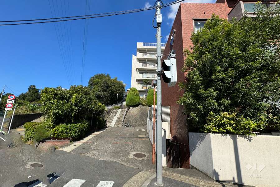 敷地の西側前面道路