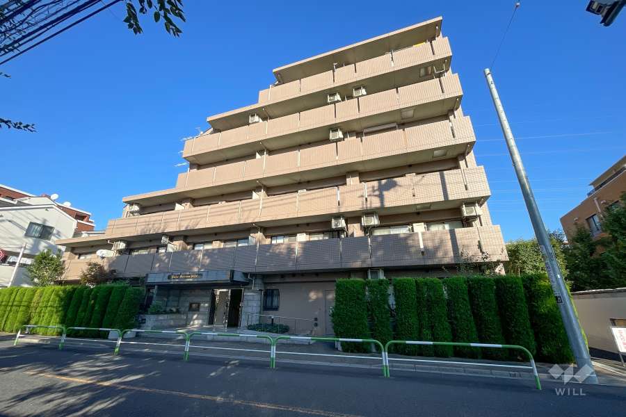 ライオンズマンション成城の外観（南西側から）