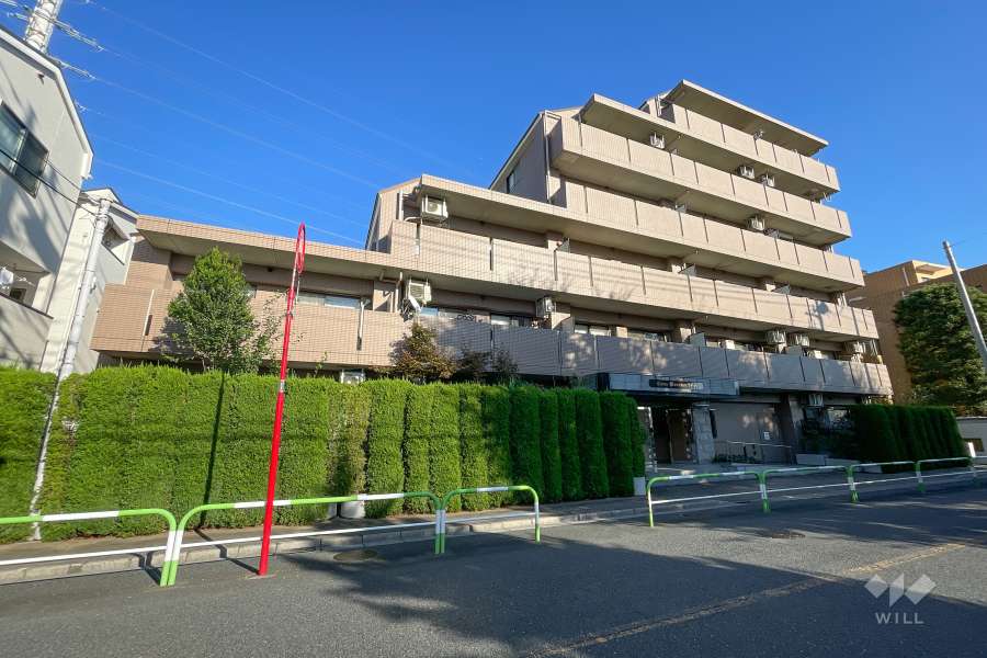 ライオンズマンション成城の外観（北西側から）