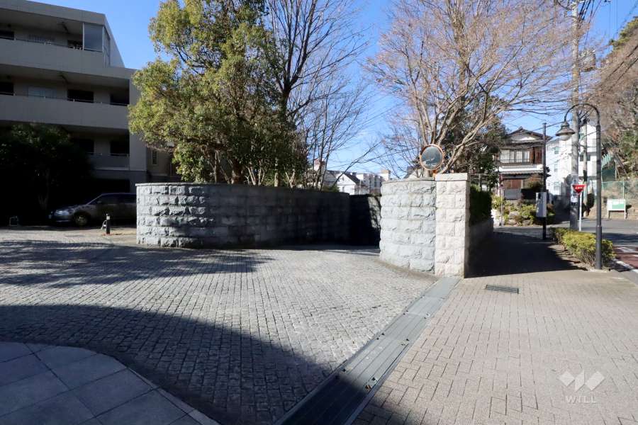 駐車場の出入り口