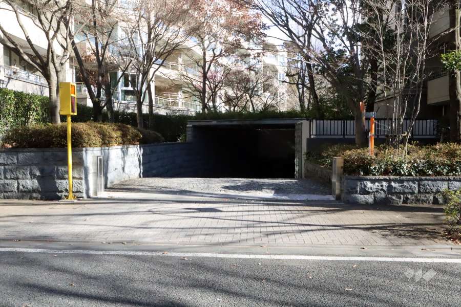 駐車場の出入り口