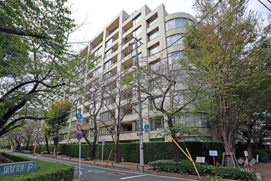 ガーデンコート成城の外観（南東側から）