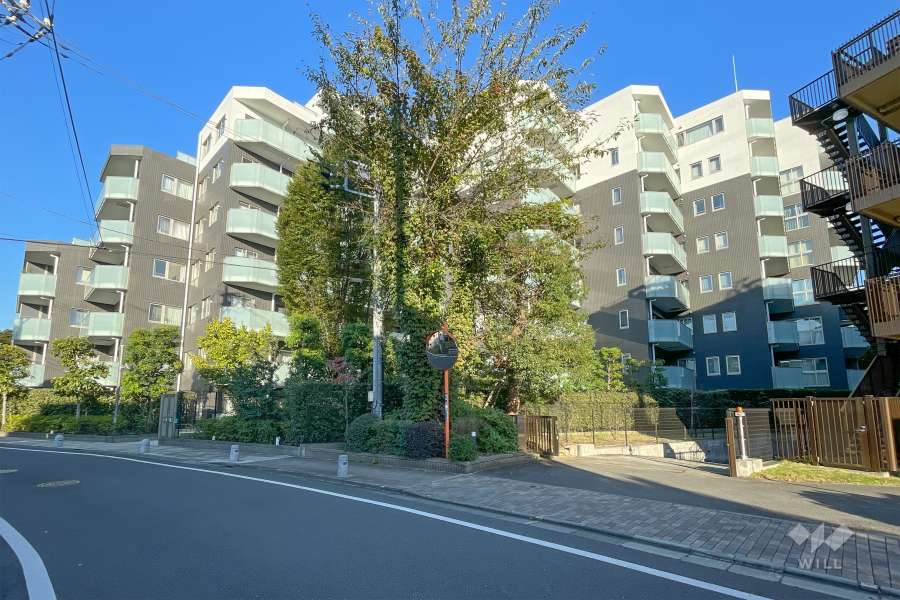 パークハウス成城の外観(南西側から)