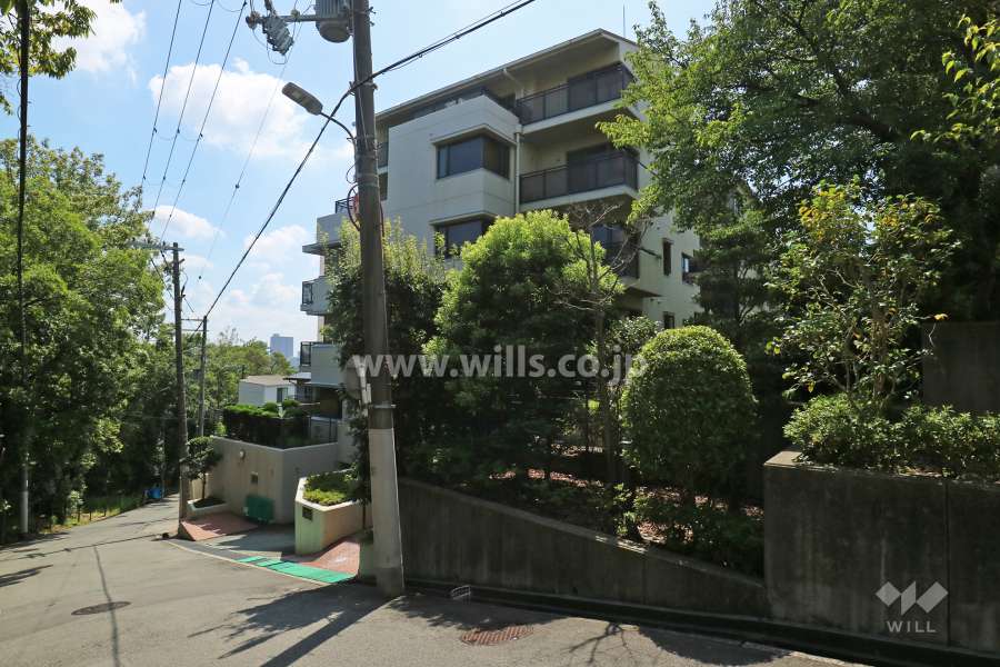 エクセランス苦楽園の外観（北西側から）