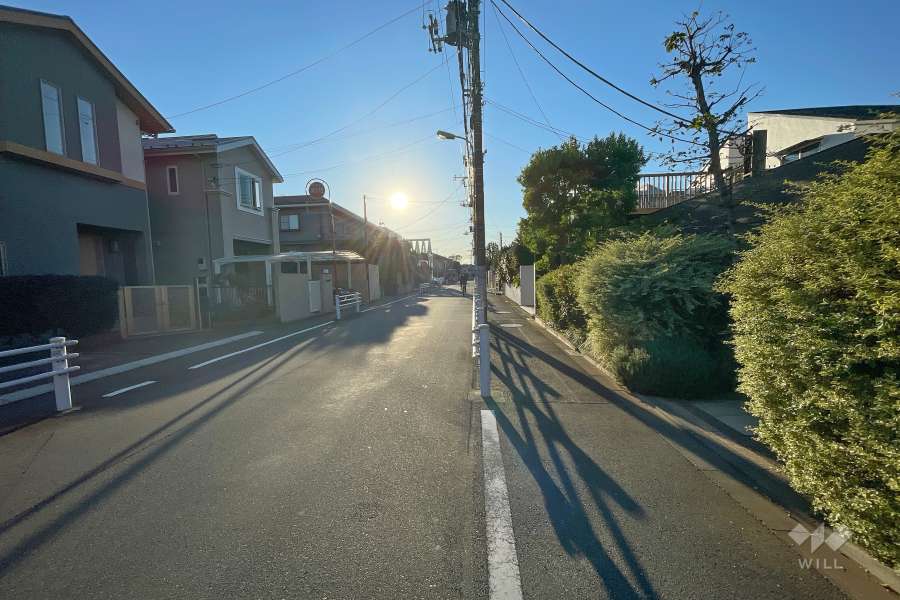 敷地南側の前面道路