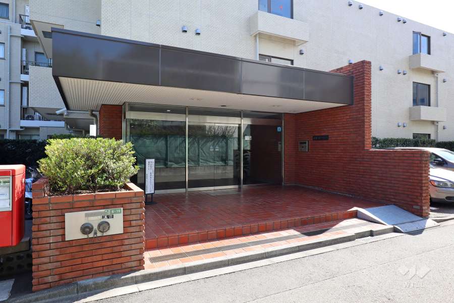 北側のエントランス