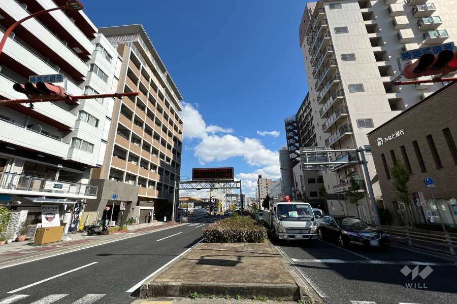 敷地南側の前面道路(東側から)