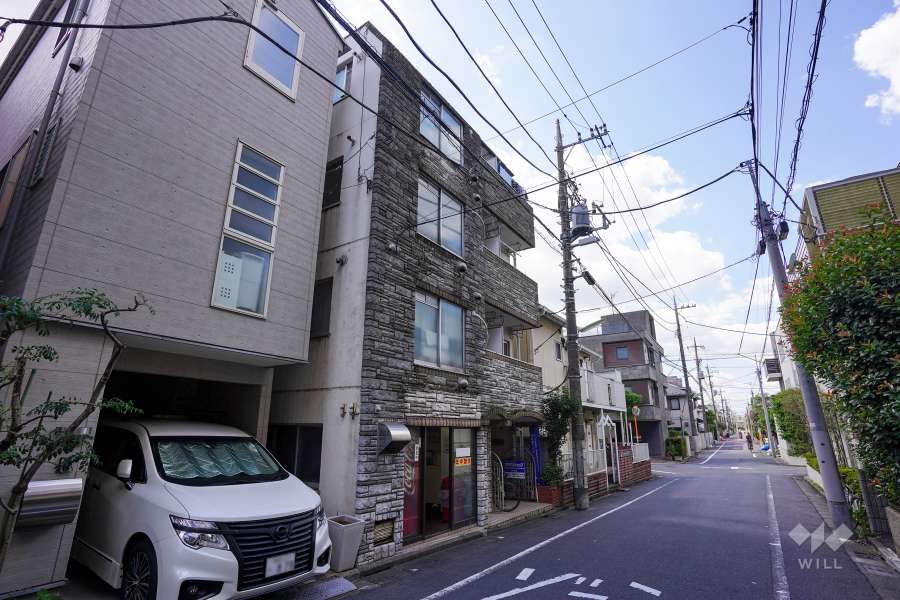 敷地北側の前面道路（東側から）