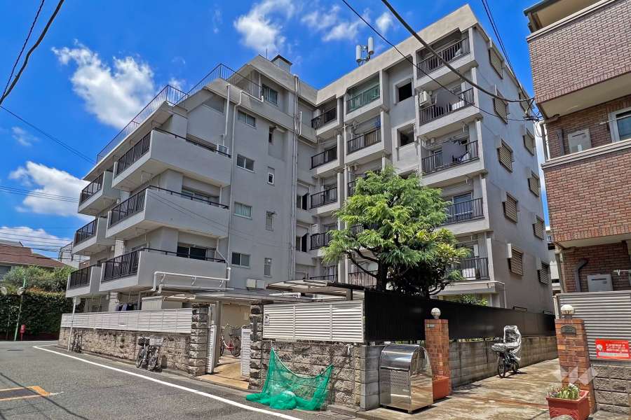 三田豪徳寺コーポの外観(南東側から)