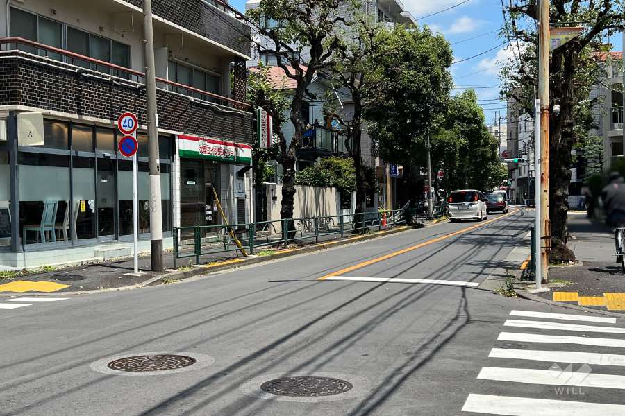 敷地南側の前面道路
