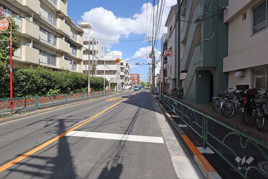 敷地北側の前面道路