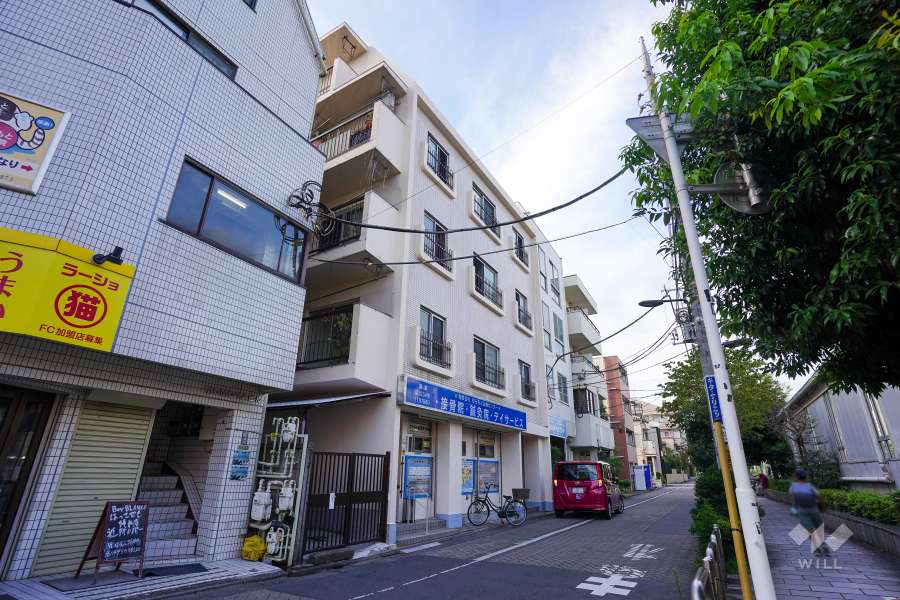 敷地東側の前面道路（南側から）