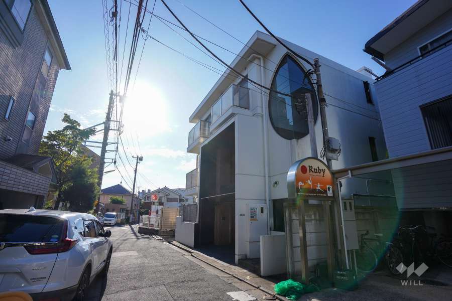 敷地南側の前面道路（東側から）