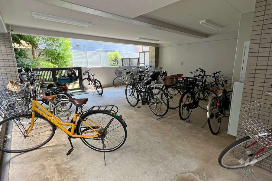 屋内に設けられた駐輪場