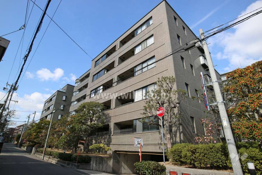オーセント打出の外観（南東側から）