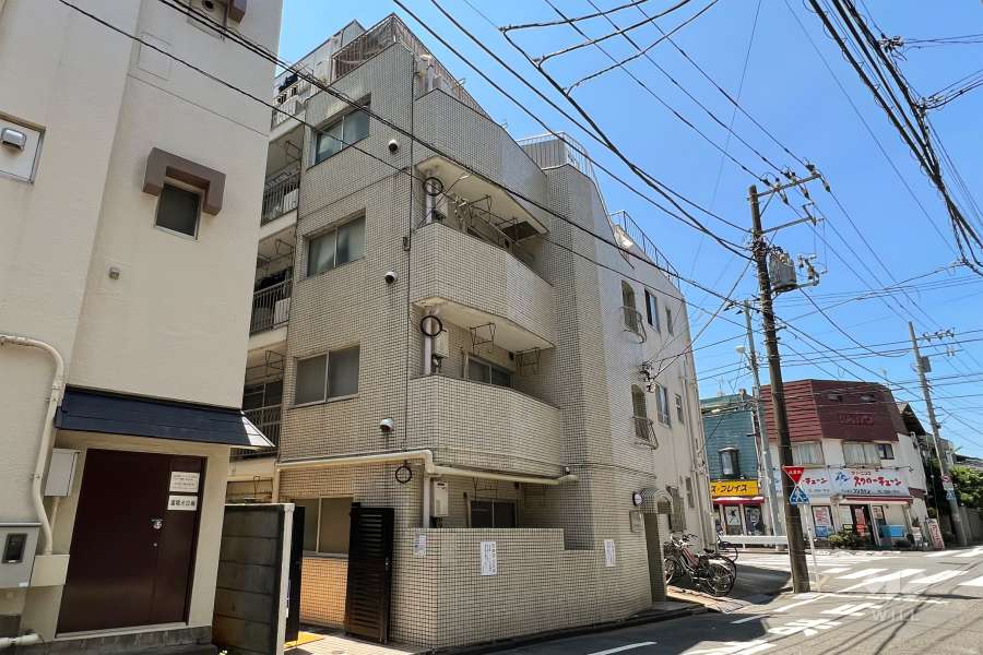 メゾン・ド・ジャセントの外観(北東側から)