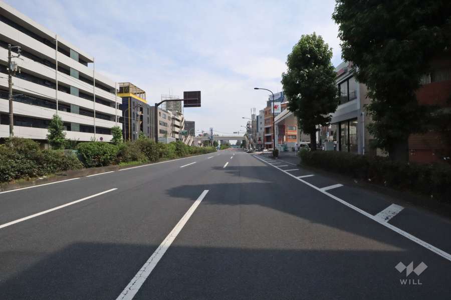 敷地東側の前面道路（都道311号・環八通り）