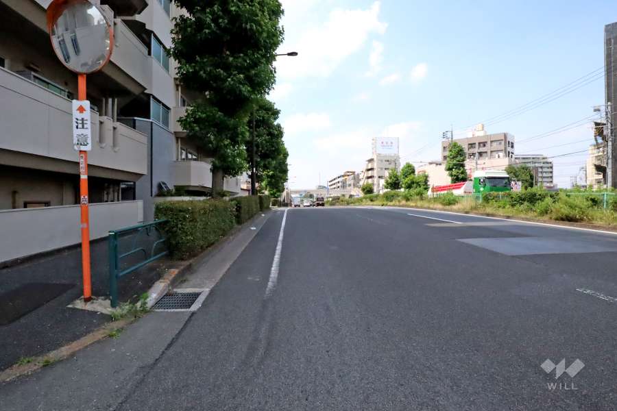 敷地東側の前面道路