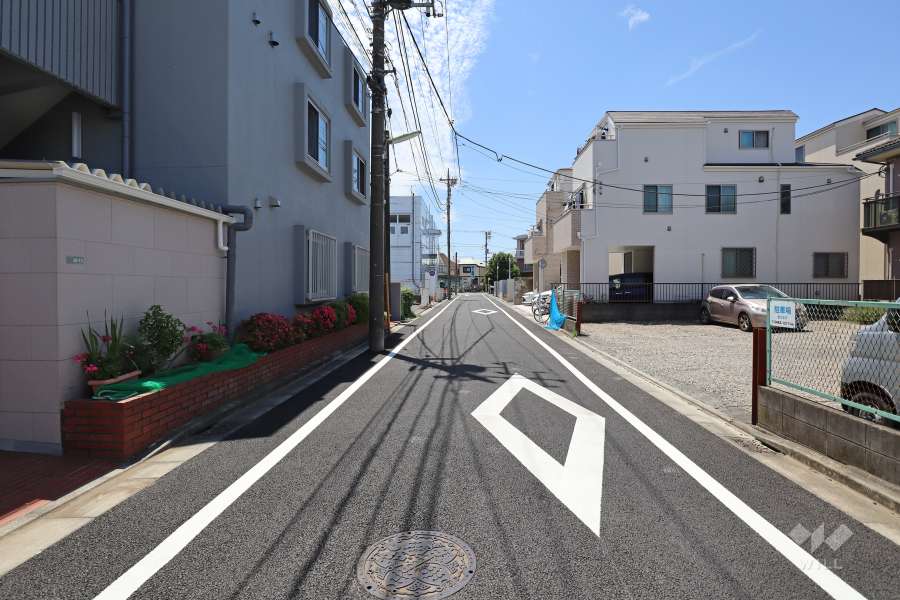 敷地北側の前面道路