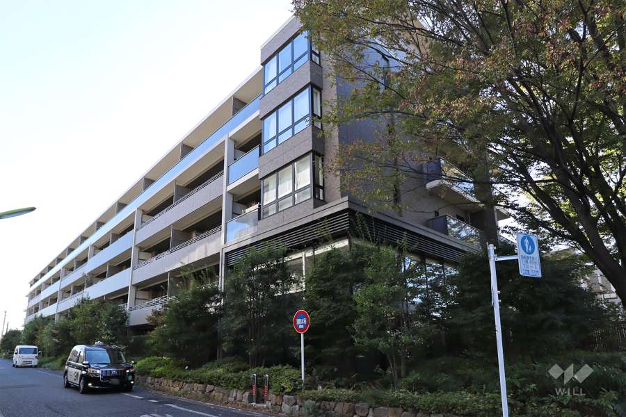 ルネ世田谷千歳台AYUMIEの外観（南東側から）