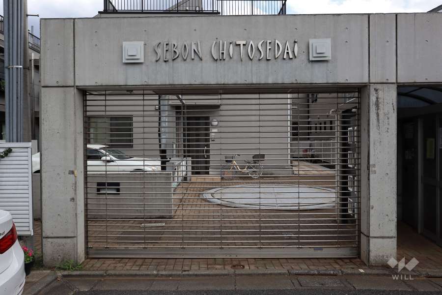 駐車場の出入り口（リングシャッター付き）・敷地内駐車場（屋外機械式）