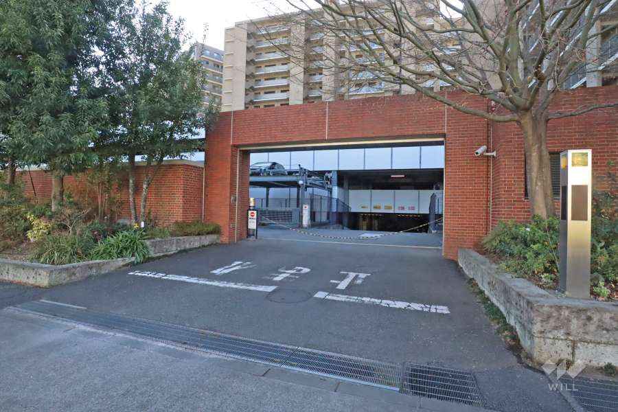 駐車場の出入り口（ゲート付き）