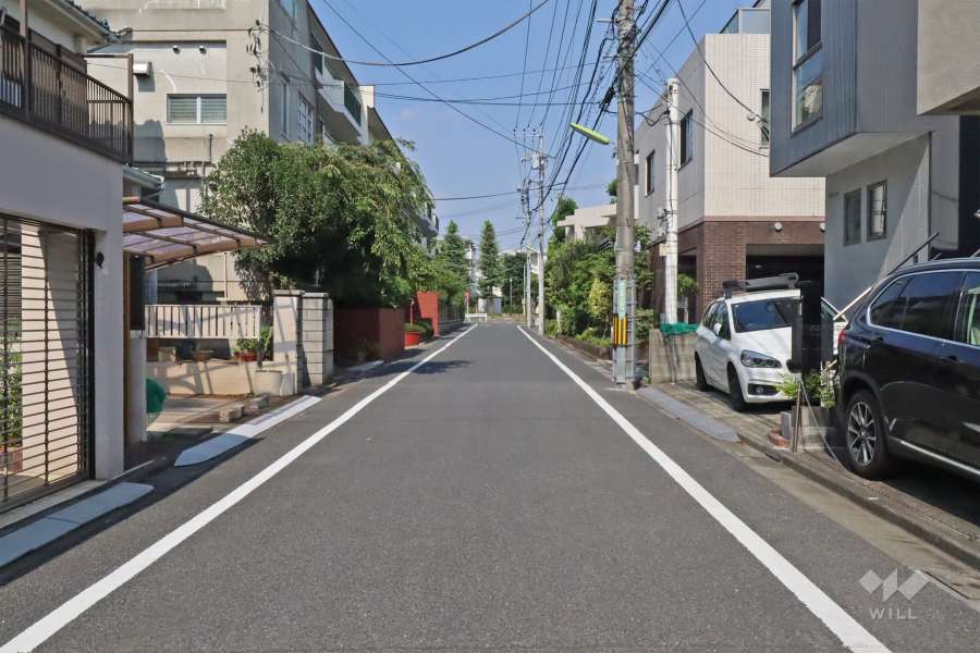 敷地北側の前面道路(東側から)